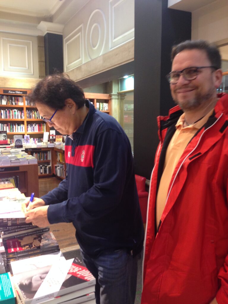 Cristian Abratte con Robert Kiyosaki fIrma de libro